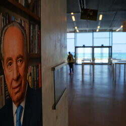 Shimon Perez Begenungszentrum